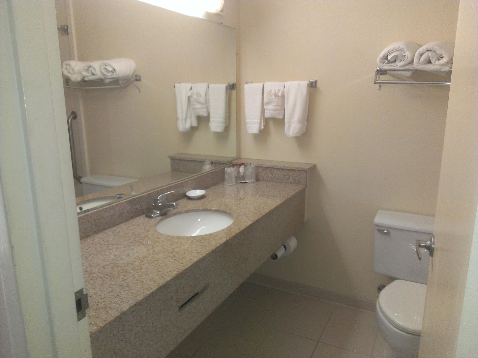 Hotel I-64 Richmond Dumbarton Ngoại thất bức ảnh