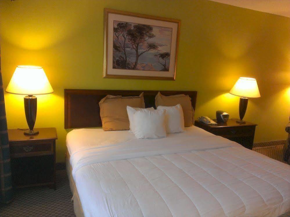 Hotel I-64 Richmond Dumbarton Ngoại thất bức ảnh